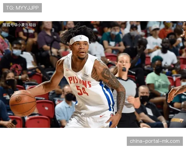 墨西哥男垒强打者卡洛斯·门多萨与美职棒小联盟球队签下双向合同