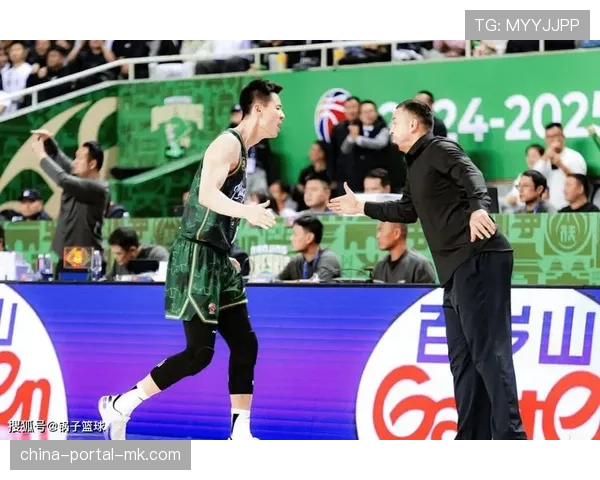 CBA联盟发布公告,针对上一轮比赛中出现的观众投掷杂物事件进行处罚 CBA联盟发布公告,针对上一轮比赛中出现的观众投掷杂物事件进行处罚